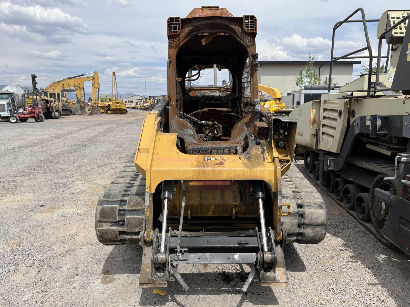 ./imagenes/INVOICE/2019/17680/MINICARGADOR CATERPILLAR 299D3 (14).JPG